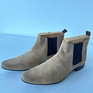 ASOS DESIGN Chelsea boots in tan faux suede US 9.5/ UK 8.5
